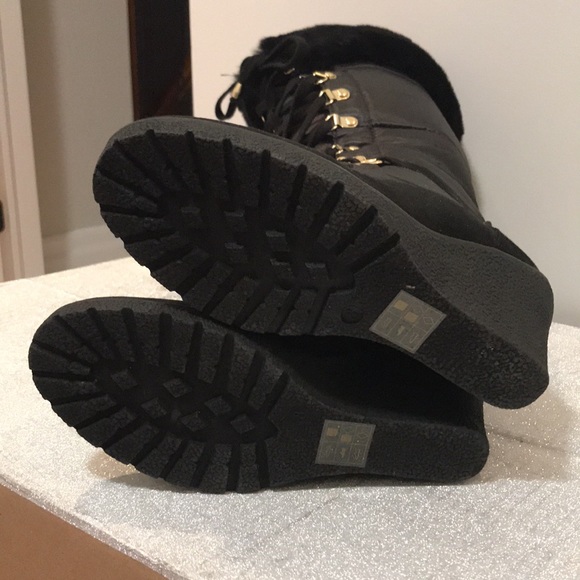 Guess platform winter boots with fur on top. - Picture 6 of 6